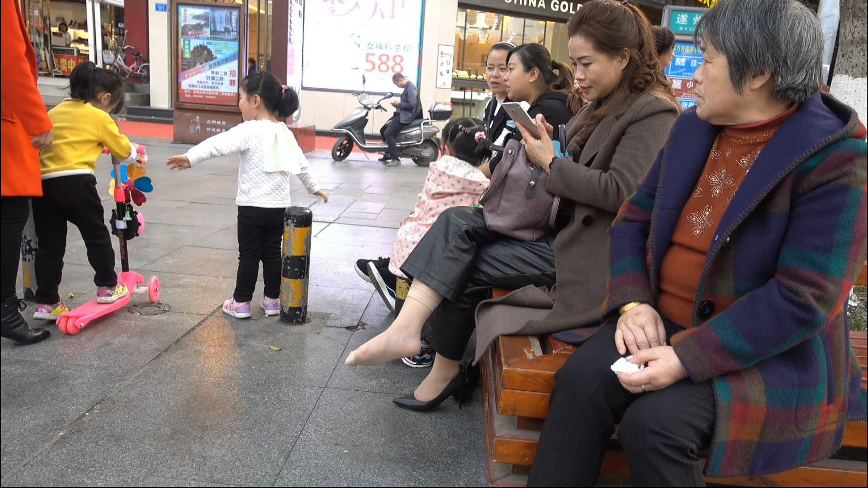 streetsnapnylon[00 03 36][20181208 225124 7]